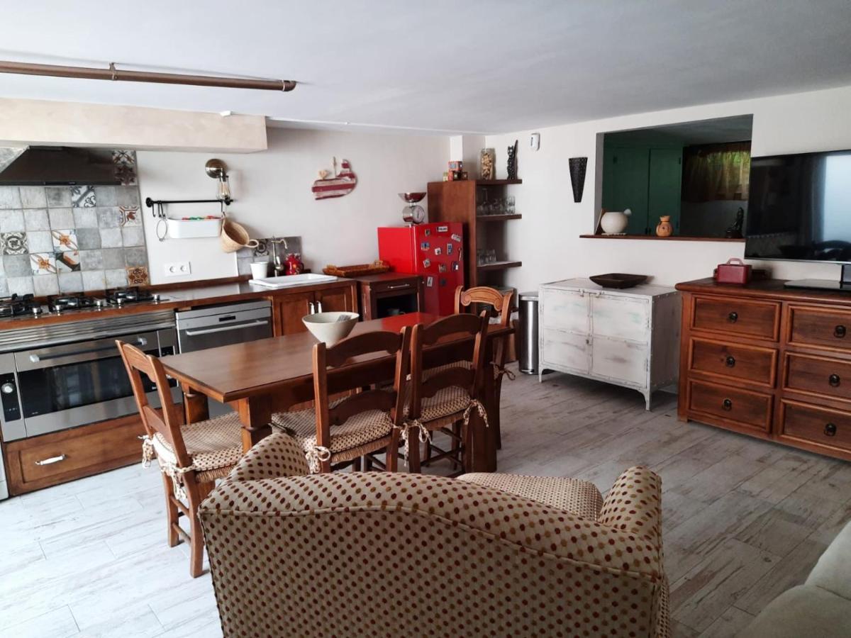 Un Apartamento Vacacional Con Detalles De Un Hogar Mairena del Aljarafe Extérieur photo
