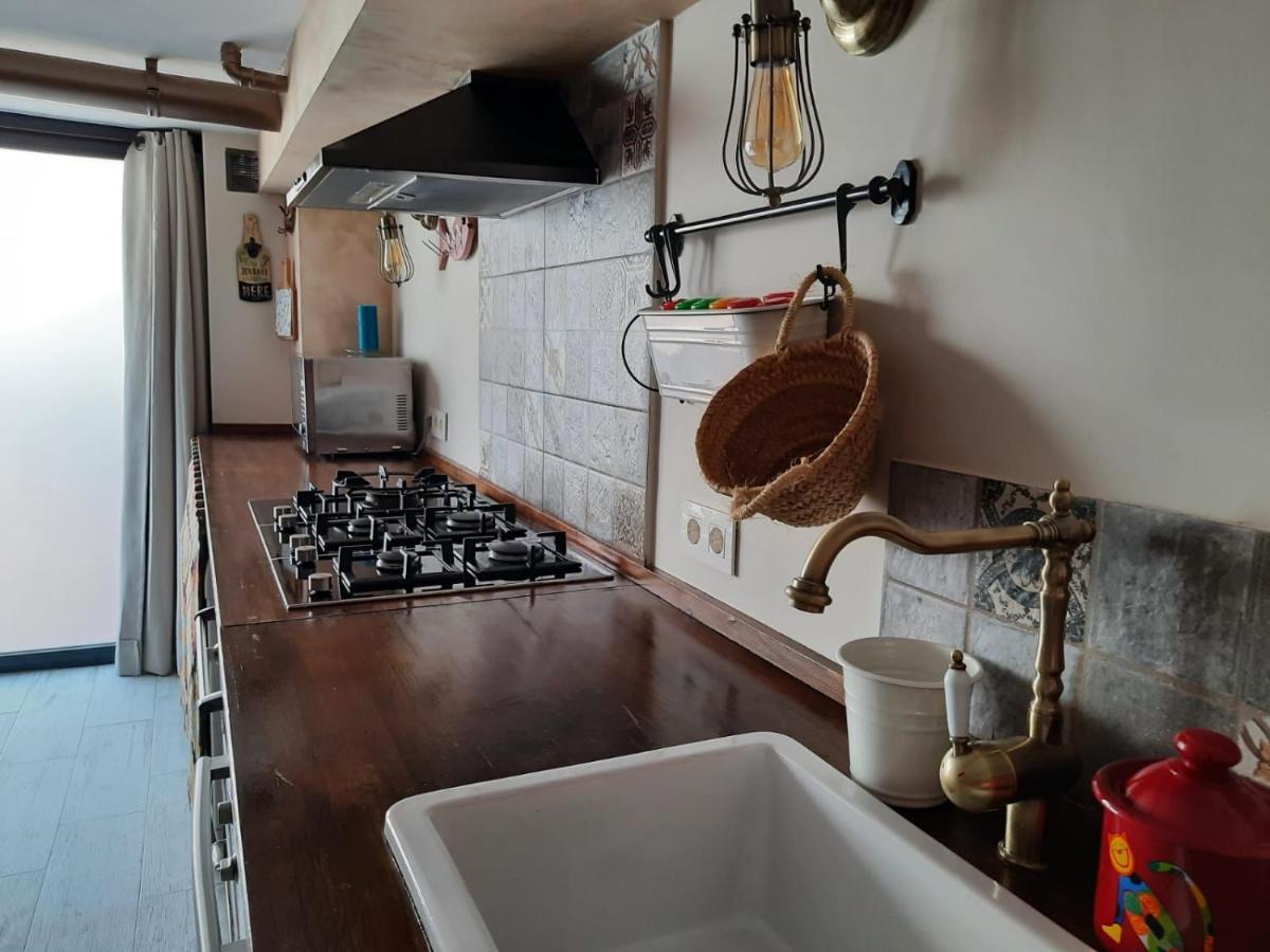 Un Apartamento Vacacional Con Detalles De Un Hogar Mairena del Aljarafe Extérieur photo