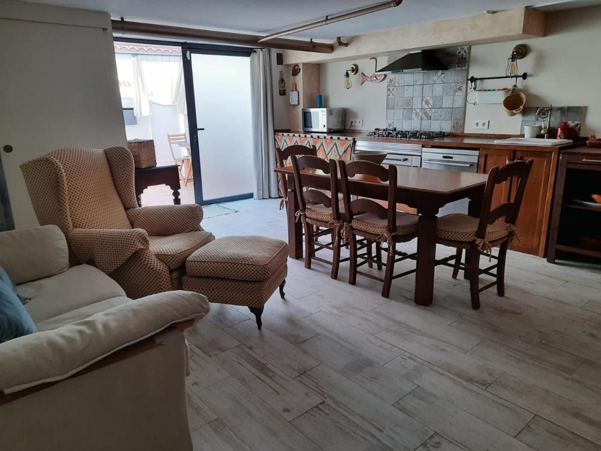 Un Apartamento Vacacional Con Detalles De Un Hogar Mairena del Aljarafe Extérieur photo